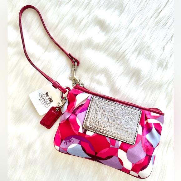 COACH POPPY WRISTLET - Picture 13 of 16